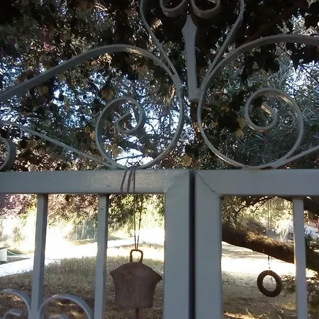 Farm House كاتيليوس